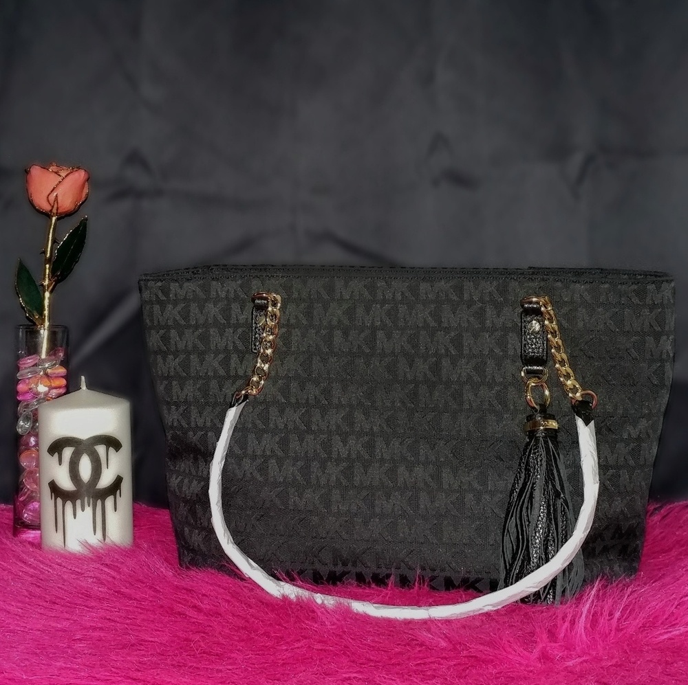 🆕Michael Kors Signature Tote